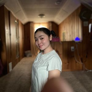 Meet your Posher, Leona